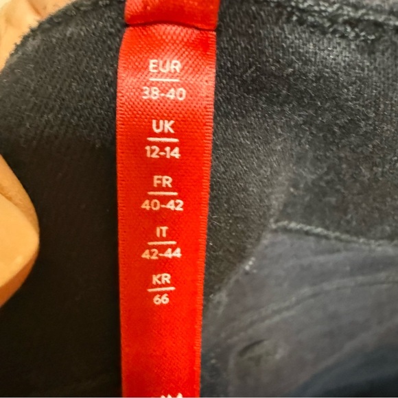 SPANX | Black Skinny Pull-Om High-Rise Jeans | Sz M - Picture 6 of 6